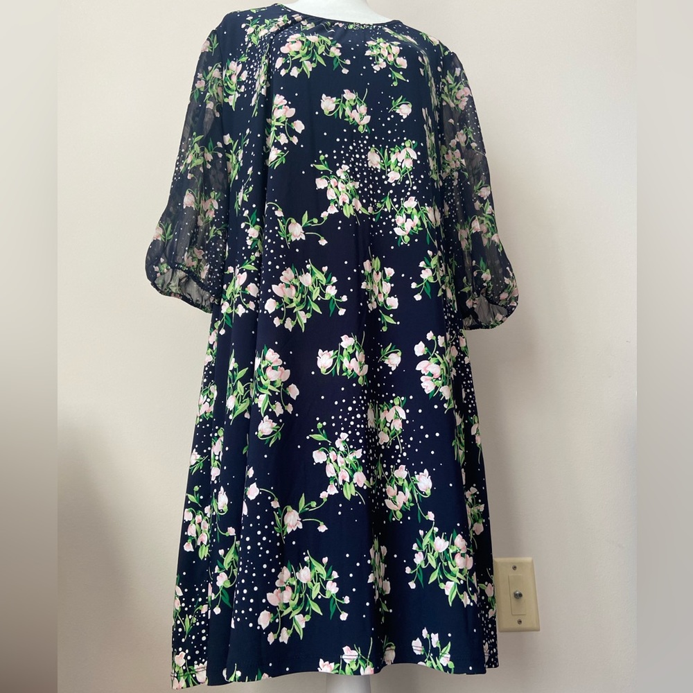 Tommy Hilfiger lightweight dress, shear 3/4 length sleeves